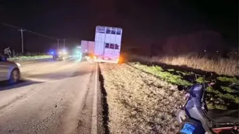 Tragedia en Entre Ríos: una mujer viajaba con su hija en moto, se cayó y la atropelló un camión. (Foto: Gentileza El Entre Ríos)