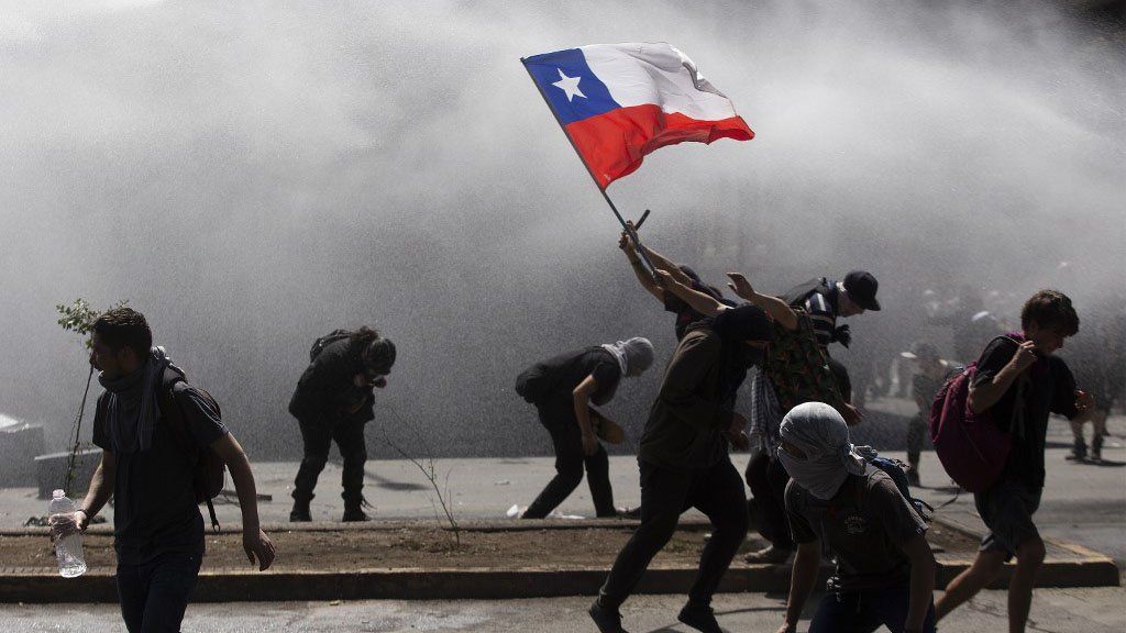 En Chile siguen las protestas e incidentes y Piñera convoca a la oposición