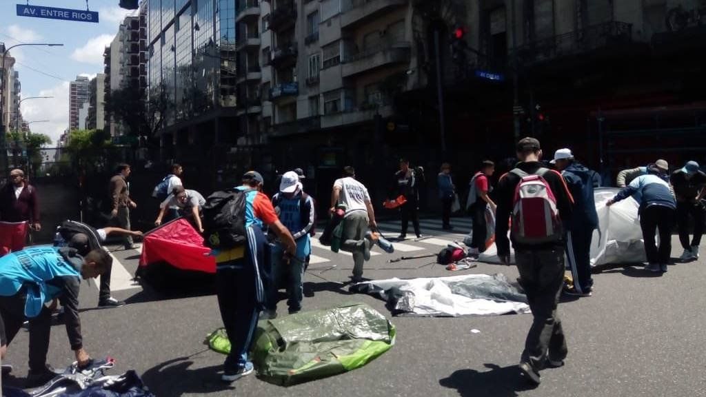 Fracasó la reunión de los piqueteros con el Gobierno y vuelve el acampe a la 9 de Julio
