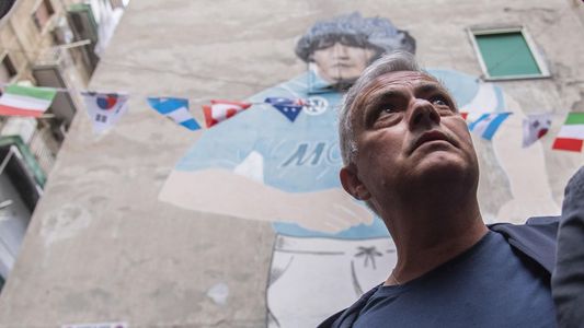 Emotivo: Mourinho y la Roma homenajearon a Maradona