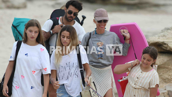 La fotos de Nicole Neumann junto a sus hijas y Manu Urcera, de vacaciones en Punta del Este