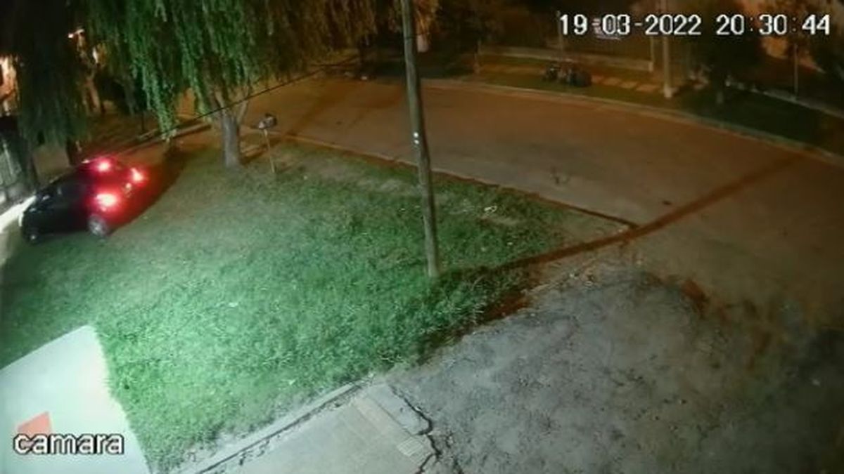 Video: así se defendía un hombre de un robo a los piedrazos.&nbsp;