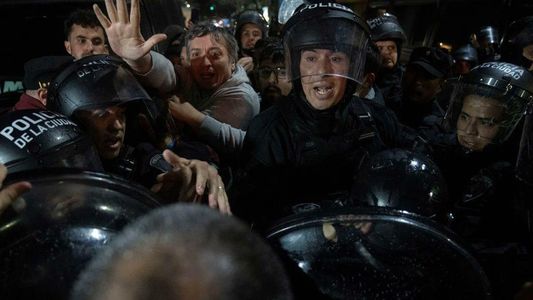 Máximo Kirchner agredido: el bloque de Diputados del FdT exige identificar a los policías que reprimieron