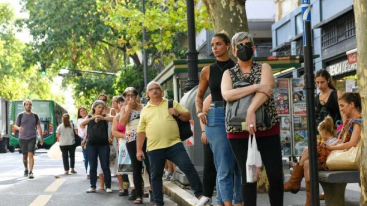 Paro de colectivos en el AMBA: 50 líneas no funcionan y Trabajo dictó la conciliación obligatoria (Foto: NA).