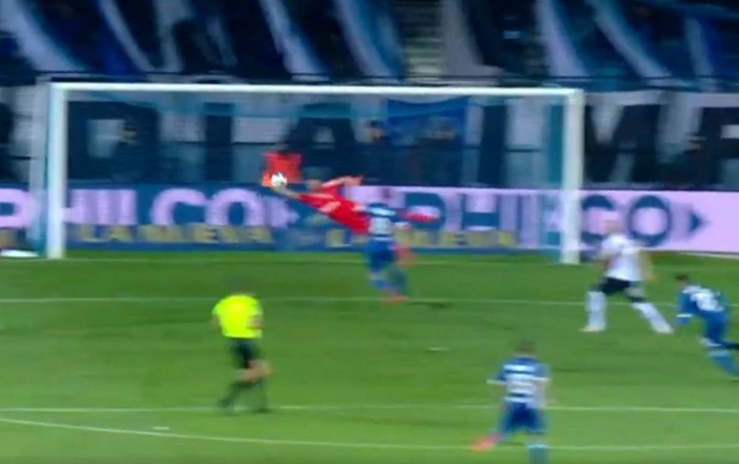 River-Racing: los videos de las dos espectaculares atajadas de Franco Armani
