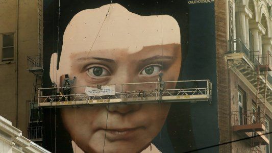 Un artista argentino hizo un mural gigante de la activista Greta Thunberg en San Francisco