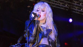 Militta Bora calentó las redes sociales con un topless