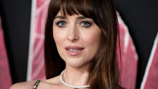La película de Netflix con Dakota Johnson que arrasa en reproducciones y se vuelve tendencia
