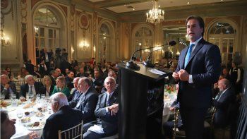 Crisis y salida de dólares: qué se dijo en la recepción de empresarios a un candidato opositor uruguayo