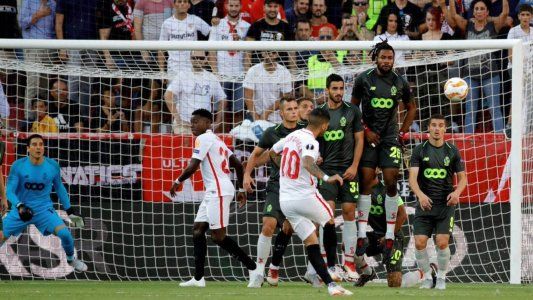 Europa League: doblete de Banega y golazo del Mudo Vázquez en la goleada del Sevilla