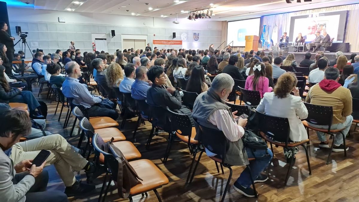 Intendentes debaten sobre el futuro de las ciudades en el país y en la región
