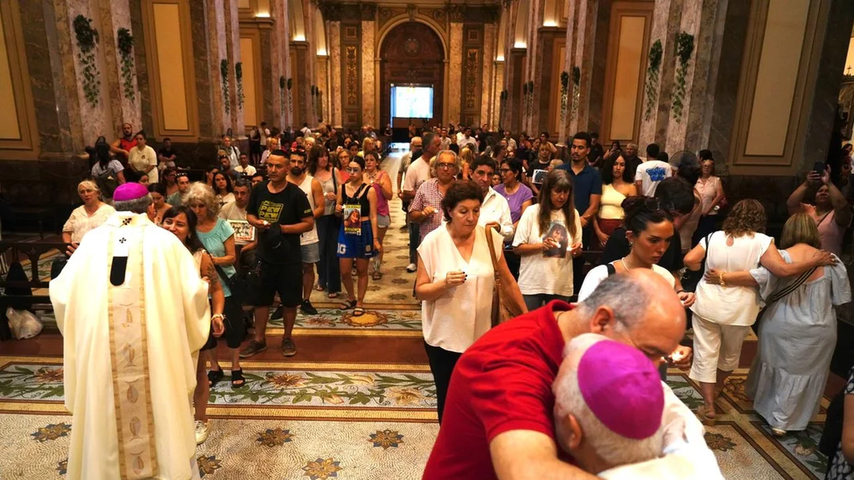 Monseñor Jorge Lozano encabezó una misa por Cromañon.Agencia. Foto: NA