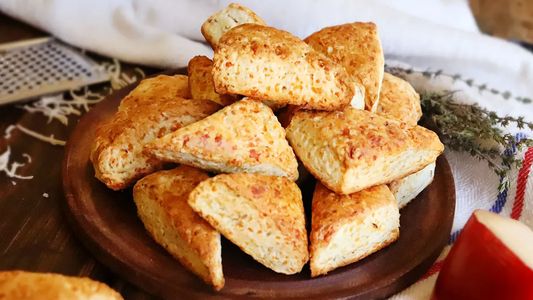 Fácil, rápido y rendidor: la receta de scones de queso que todos quieren probar