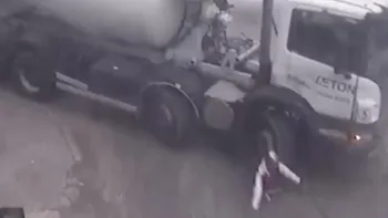 Video: un camión atropelló y pasó por encima de un joven en Tigre