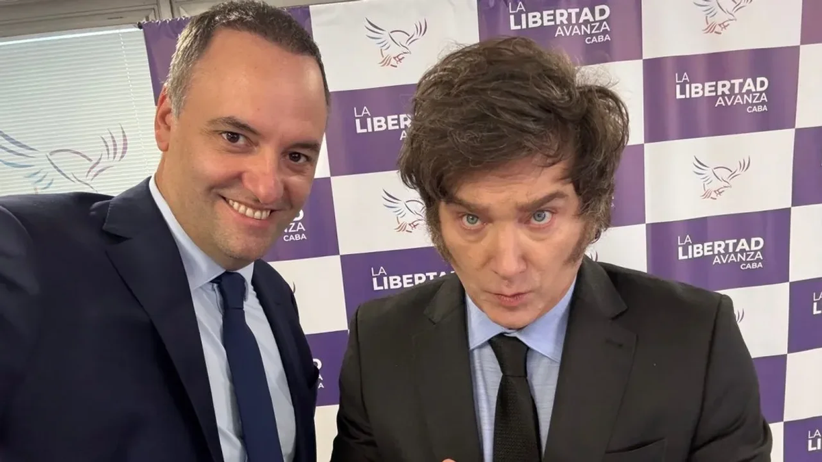 El jefe de Gabinete, Manuel Adorni, será director de YPF.