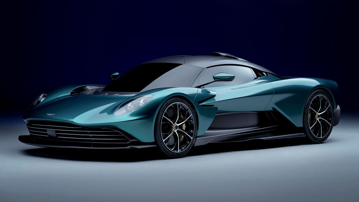 El Aston Martin Valhalla presagia una nueva definición del automóvil para la marca. Con un tren motriz eléctrico de batería / naftero de 950 CV con motor central