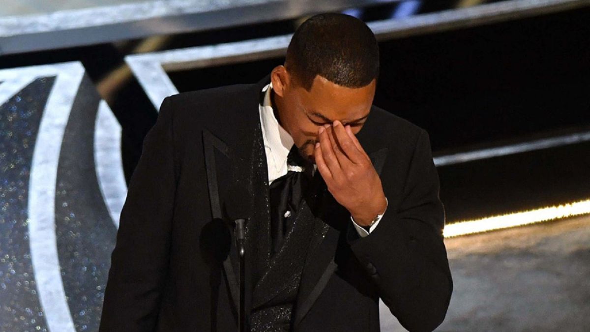 Will Smith recibió su premio y pidió perdón llorando tras golpear a Chris Rock