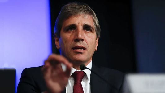 Luis Caputo confirmó que ya negocia con el FMI nuevos montos y la fecha del préstamo
