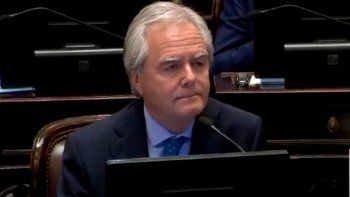 Tranquilo, el expresidente Pinedo habló de la crisis antes de la reunión de gabinete: dijo que la situación es normal y que no está tan preocupado