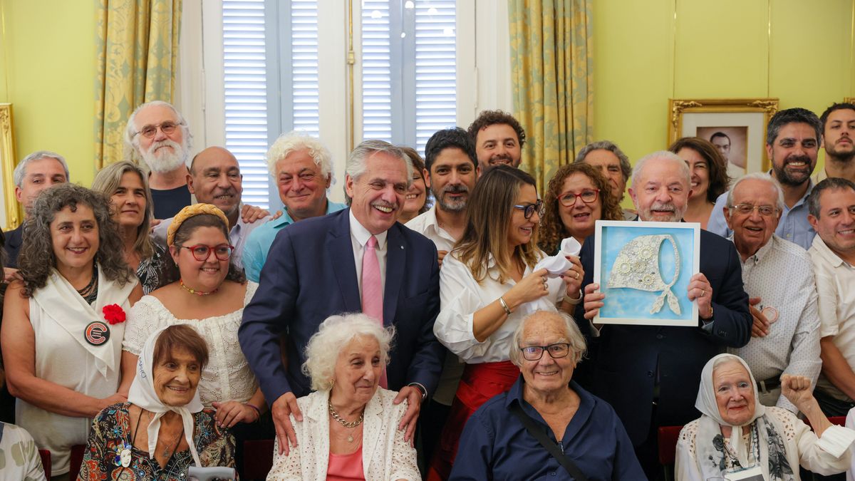 Alberto Fern&aacute;ndez, durante su encuentro con Lula y organismos de Derechos Humanos (Foto: Presidencia).