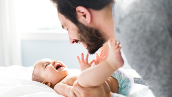 Licencia de paternidad: un escudo contra el alcoholismo