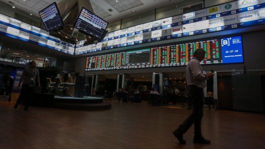 La bolsa de San Pablo suspendió sus operaciones para frenar la caída de más del 15%