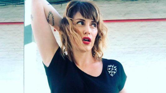 Connie Ansaldi desnuda frente al espejo: Soy la cobra que se come todos los grisines, bebé