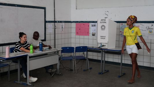 Elecciones en Brasil: millones de personas votan y crece la expectativa por el cierre de las urnas