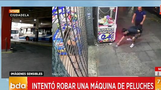Video | Intentó robar una máquina de peluches, varios colectiveros lo quisieron retener y apuñaló a uno