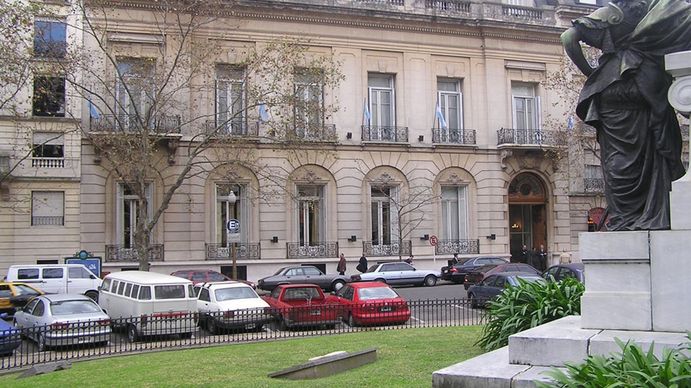 La historia del Jockey Club, el club integrado sólo por hombres y que la Justicia intimó a sumar socias