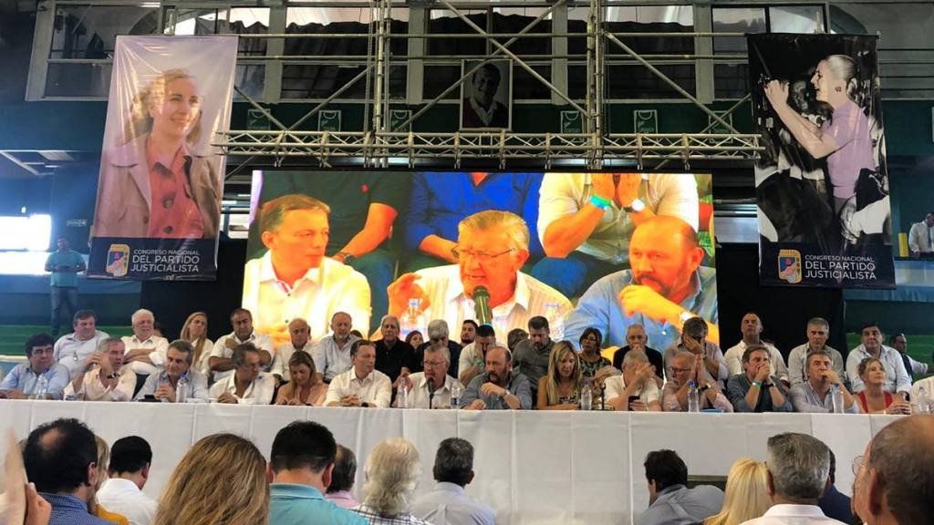 Sin eufemismos, el PJ convocó a Massa a sumarse a un frente único