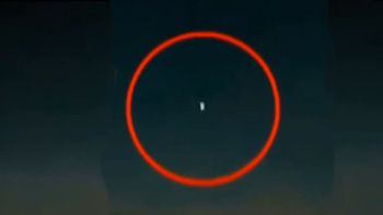 Uno de los objetos luminosos con extrañas trayectorias, relatadas por pilotos brasileños (Foto: Captura de TV) Uno de los objetos luminosos con extrañas trayectorias, relatadas por pilotos brasileños (Foto: Captura de TV)