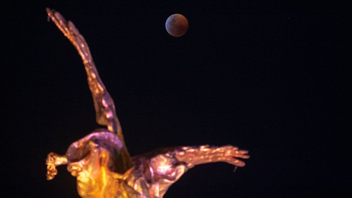 La Superluna de sangre, en imágenes: cómo se vio el eclipse en distintas partes del mundo