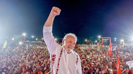Lula arranca en Brasil la campaña oficial para la elección presidencial con amplia ventaja