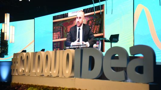 Guzmán en el Coloquio de IDEA: No vamos a hacer ningún salto devaluatorio