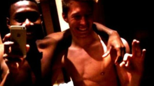 Dos jugadores del Bayern Munich posaron en tanga y se sacaron una selfie hot