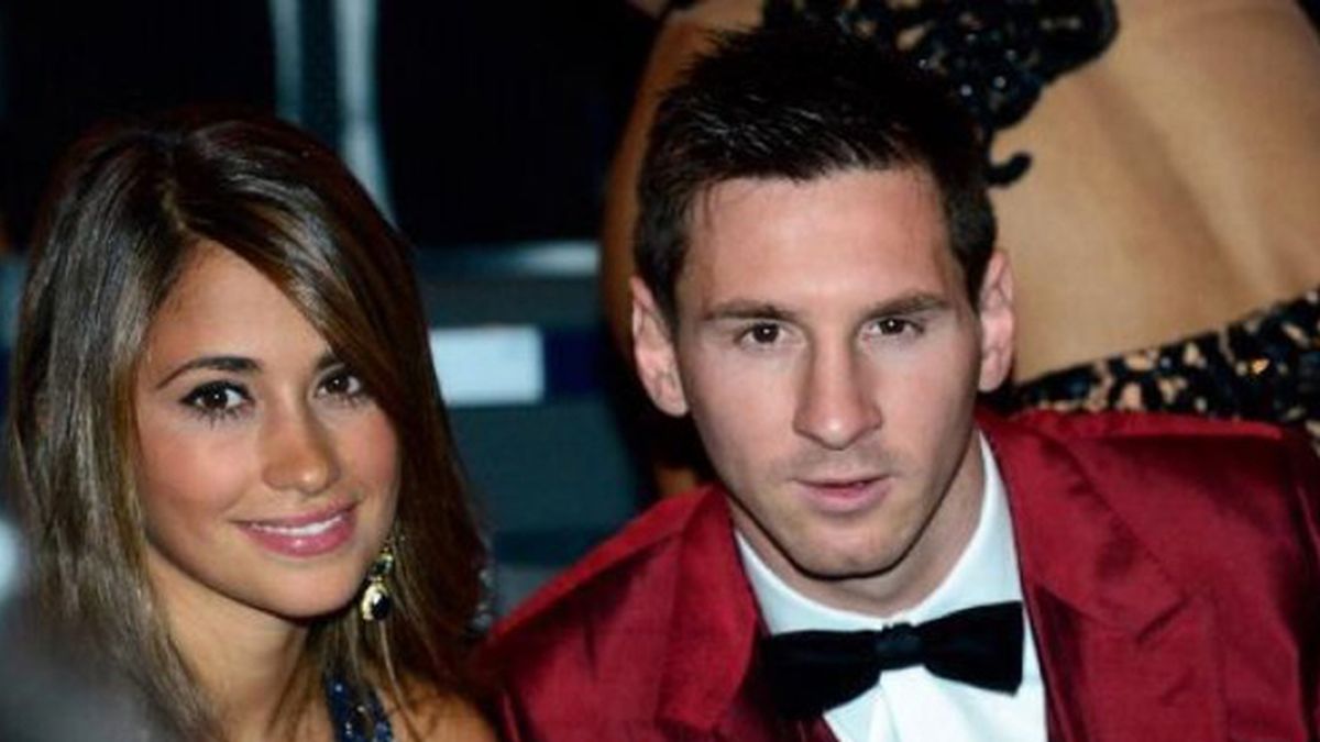 Recuperar liderazgo deseable El polémico traje bordó de Lionel Messi en la entrega del Balón de Oro