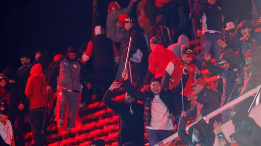 Los videos de los brutales cruces entre hinchas chilenos y argentinos en Avellaneda