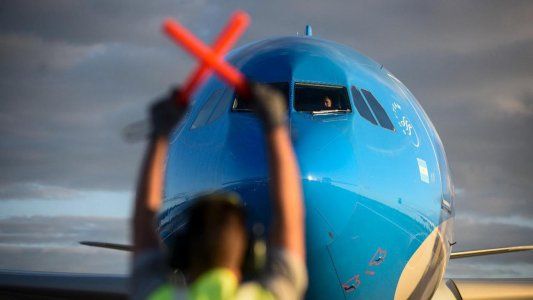 Partió un avión a Rusia en busca de vacunas y hoy llegan un millón de dosis de China