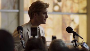 El anteúltimo capítulo de la serie de Luis Miguel generó un escándalo