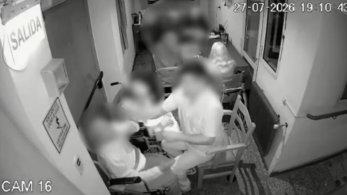La investigaci&oacute;n se inici&oacute; a partir de registros audiovisuales que expusieron presuntos episodios de violencia dentro del establecimiento geri&aacute;trico. (Foto: captura de video)