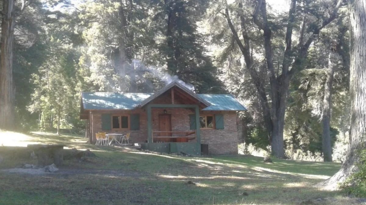 Así lucía la cabaña antes el ingreso de los supuestos mapuches (Foto: Clarín).