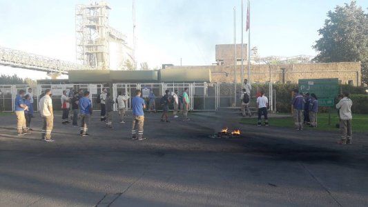 Tras ocho horas de reunión, fracasaron las negociaciones y continúa el paro aceitero