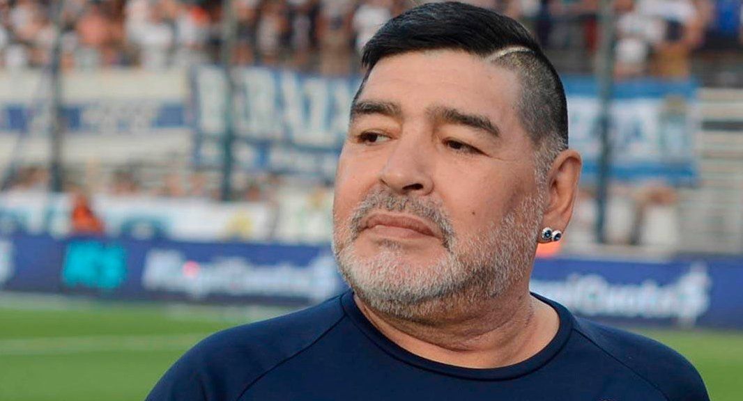 Diego Maradona, aislado por posible contagio de COVID-19