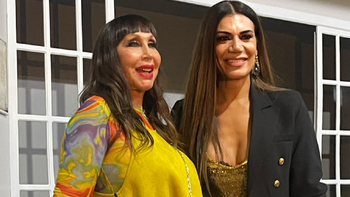 flor de la v y los intrusos fueron a ver a moria casan al teatro