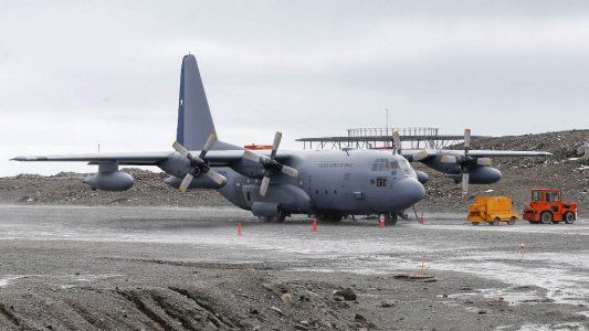 Chile: un mensaje de voz desde el avión podría determinar el motivo de la caída del Hércules