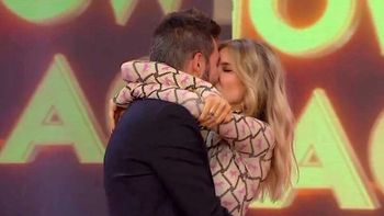 El tremendo beso de Guillermina Valdés con Marcelo Tinelli en el debut de La Academia 2021