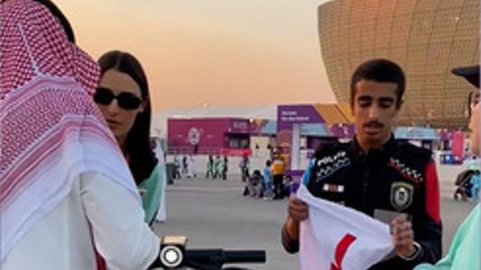 Un periodista de Brasil recibió maltratos por la policía de Qatar, que confundió la bandera de Pernambuco con la LGTBI