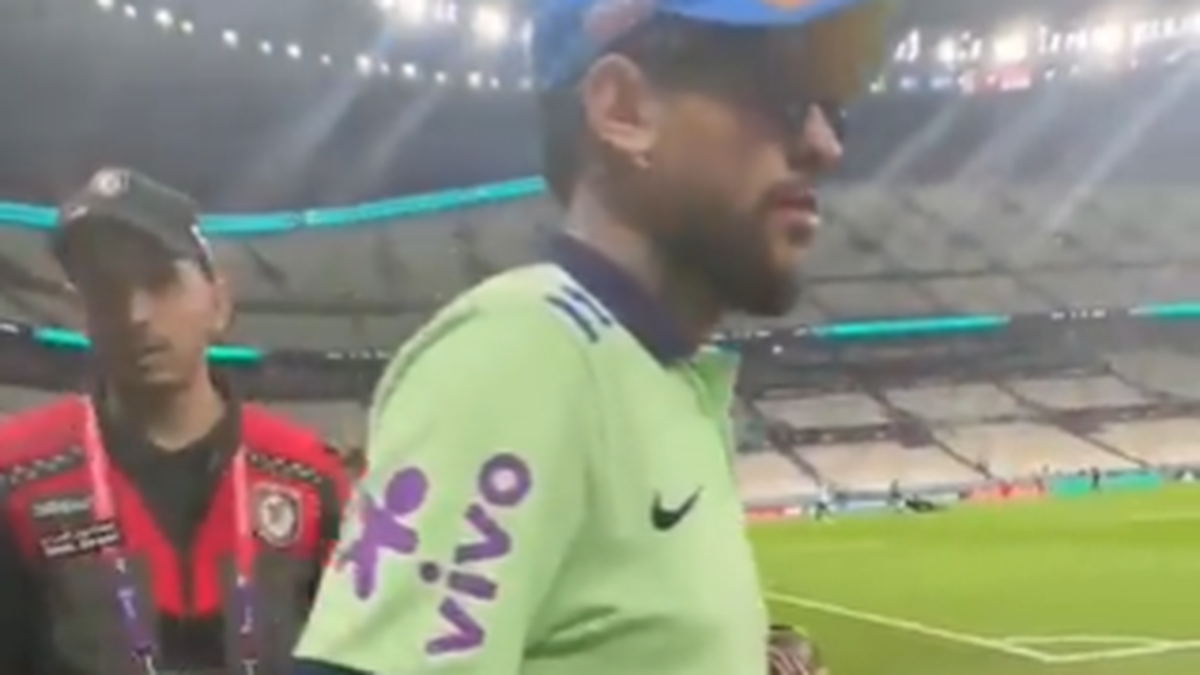 Mundial Qatar 2022: un hincha se hizo pasar por Neymar y los guardias le dieron acceso al campo de juego. (Captura)