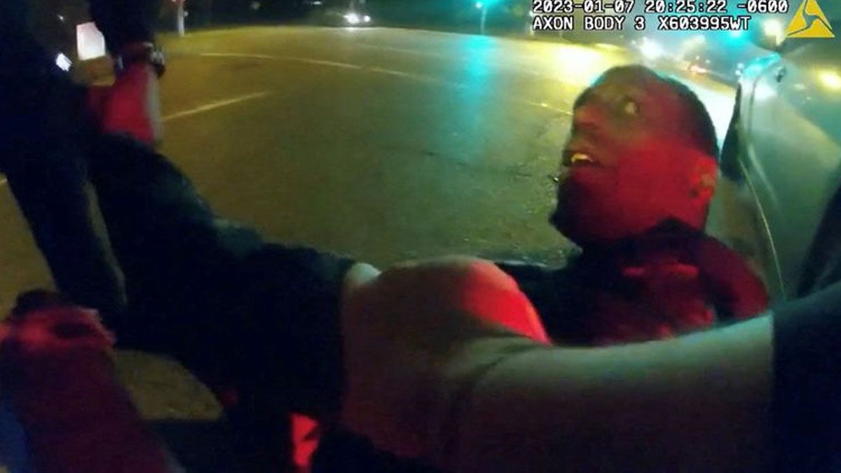 Un afroamericano murió por la golpiza que le dieron 5 policías (también afroamericanos) para detenerlo en Memphis